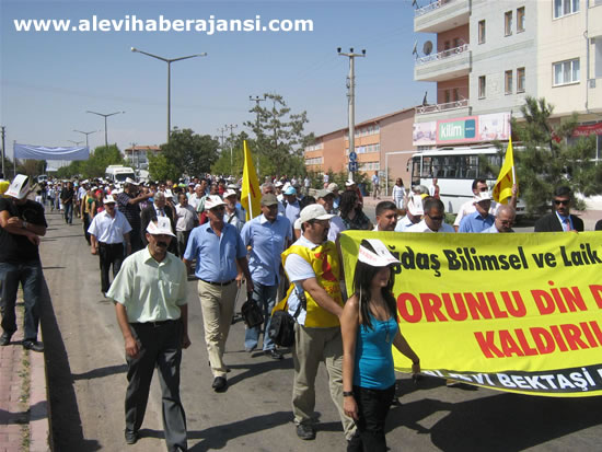 Bir Yürüyüş Eyliyoruz / Veysel KAYMAK