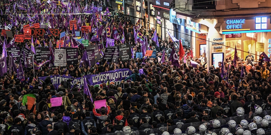 Feminist Gece Yürüyüşü’ne katıldıkları için gözaltına alınan kadınlar adliyeye çıkarılacak