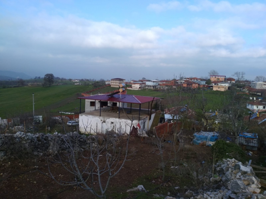 Alevi köyü Taşpınar’a hala hizmet yok; yola toprak döküp gittiler!