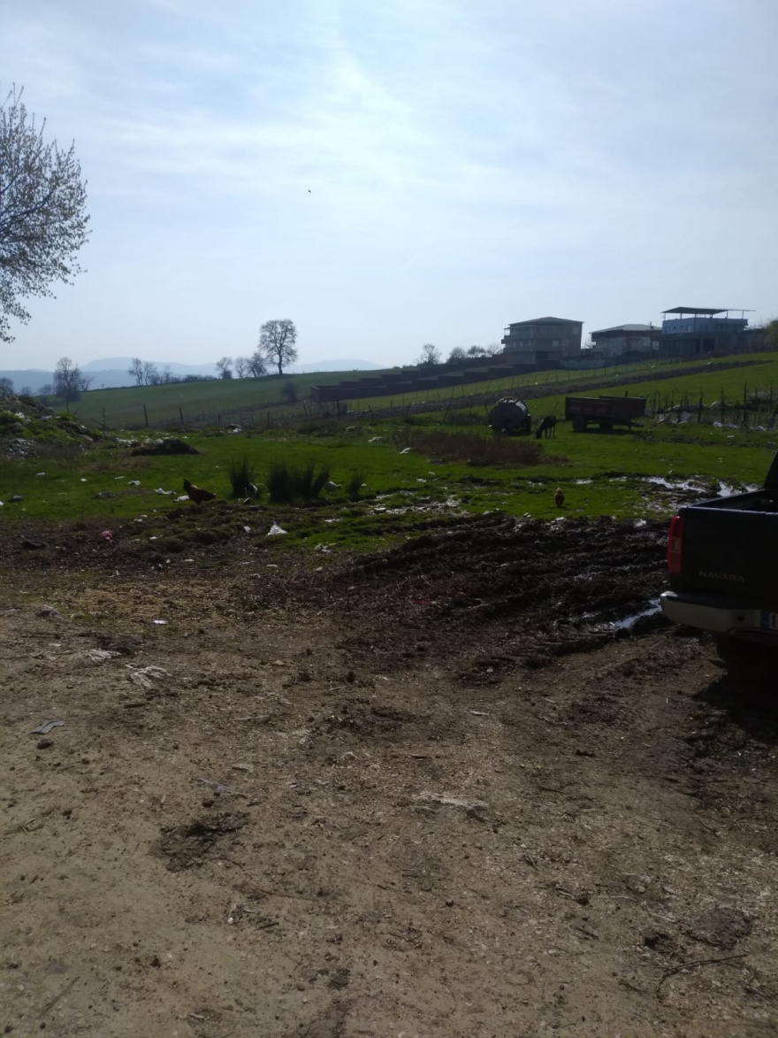 Alevi köyü Taşpınar’a hala hizmet yok; yola toprak döküp gittiler!